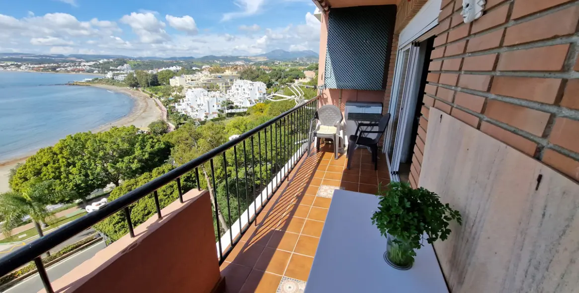 Sale of middle floor apartment in Estepona 22