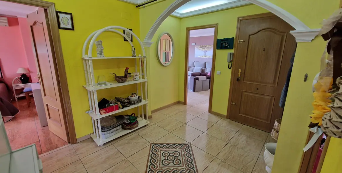 Sale of middle floor apartment in Estepona 25