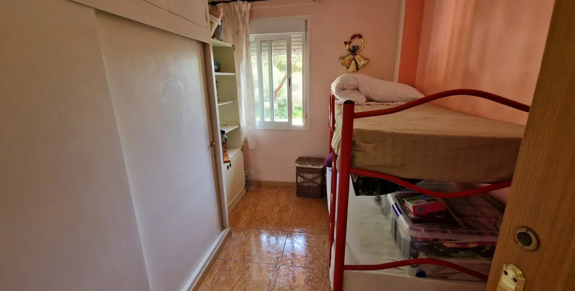 Sale of middle floor apartment in Estepona 26