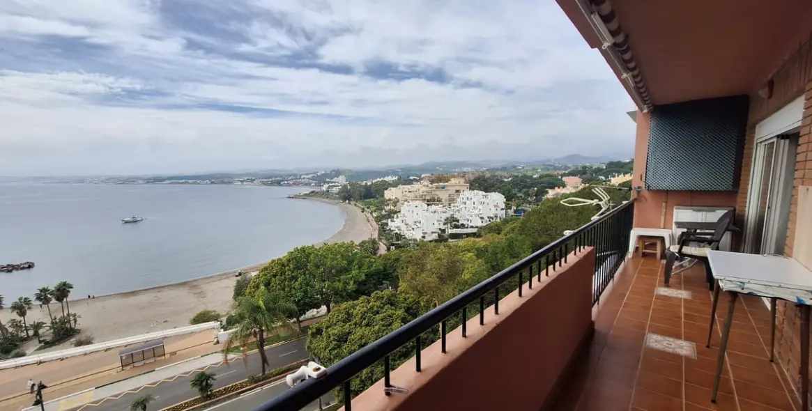Sale of middle floor apartment in Estepona 27