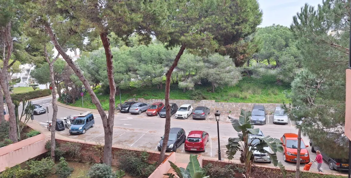 Sale of middle floor apartment in Estepona 29