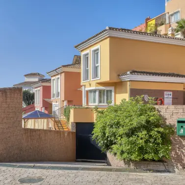 Продажа дома на две семьи в Benalmadena