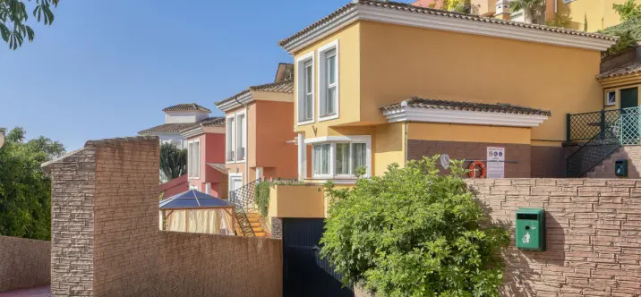 Продажа дома на две семьи в Benalmadena 0