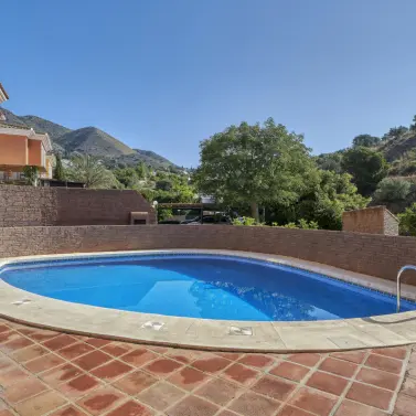 Продажа дома на две семьи в Benalmadena