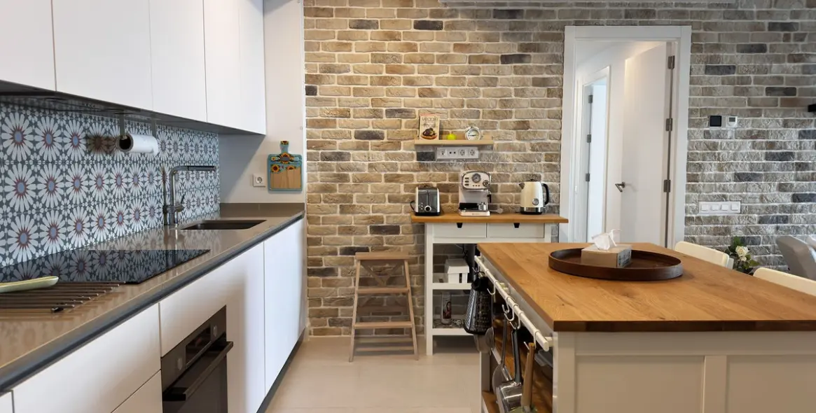 Sale of middle floor apartment in Rincón de la Victoria 15