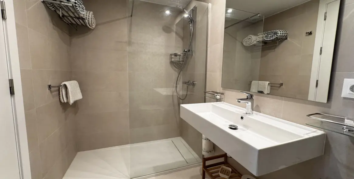 Sale of middle floor apartment in Rincón de la Victoria 17