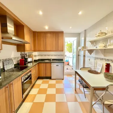 Sale of middle floor apartment in Nueva Andalucía