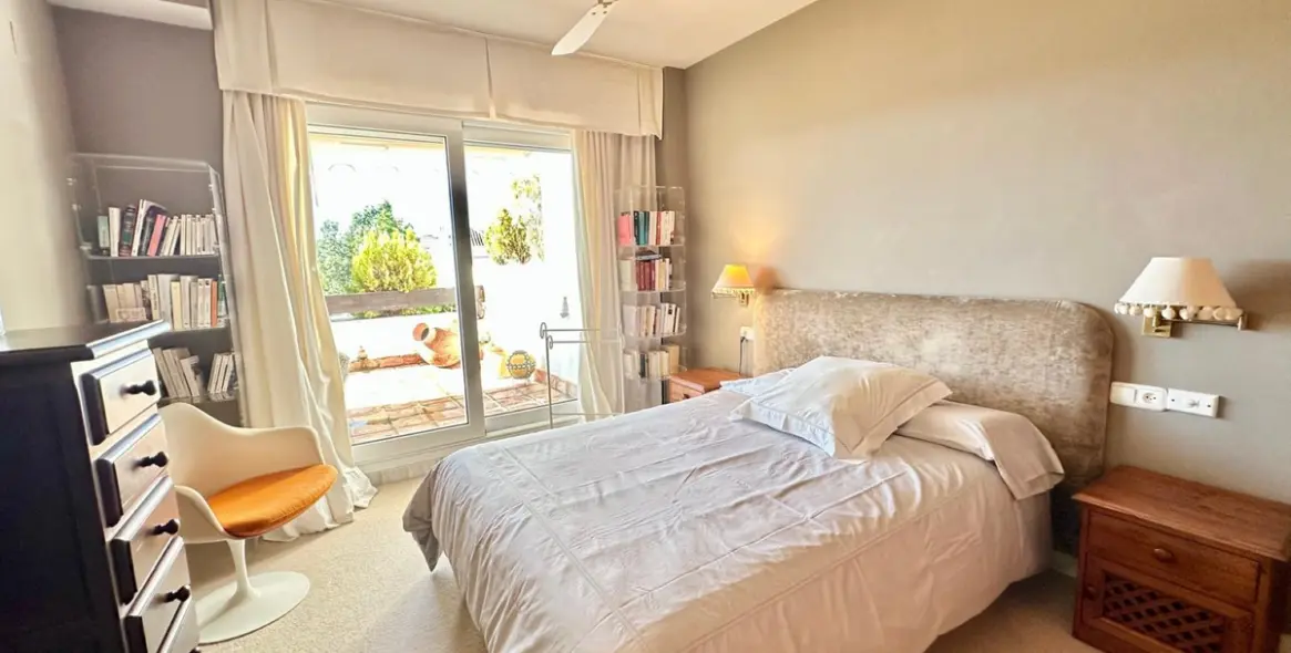 Venta de apartamento en planta media en Nueva Andalucía 4