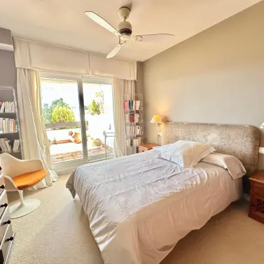 Sale of middle floor apartment in Nueva Andalucía