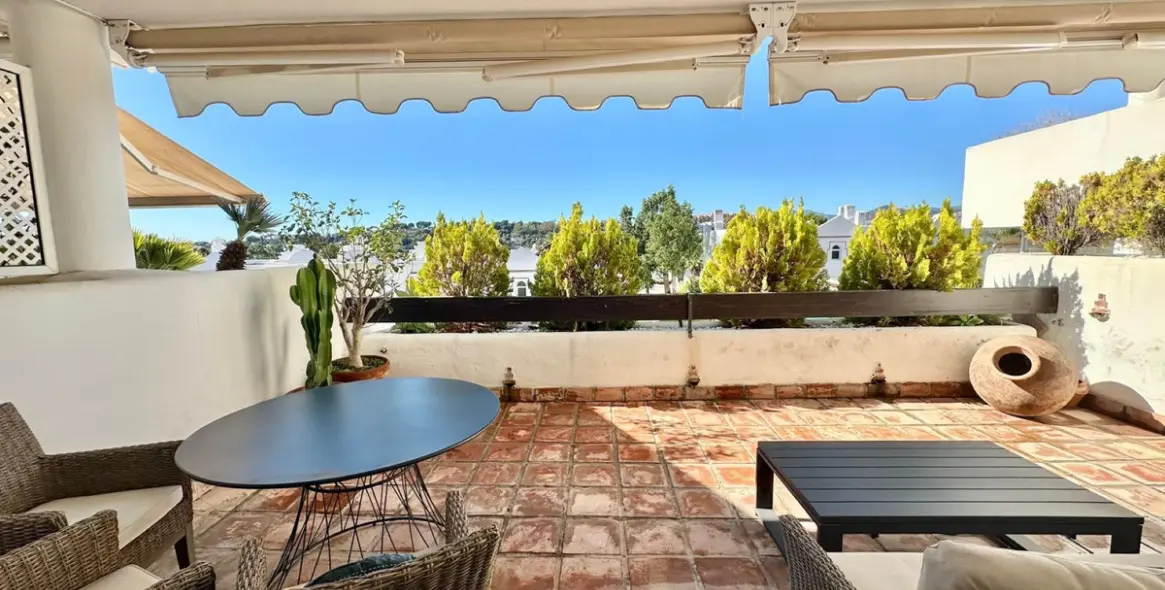 Venta de apartamento en planta media en Nueva Andalucía 5