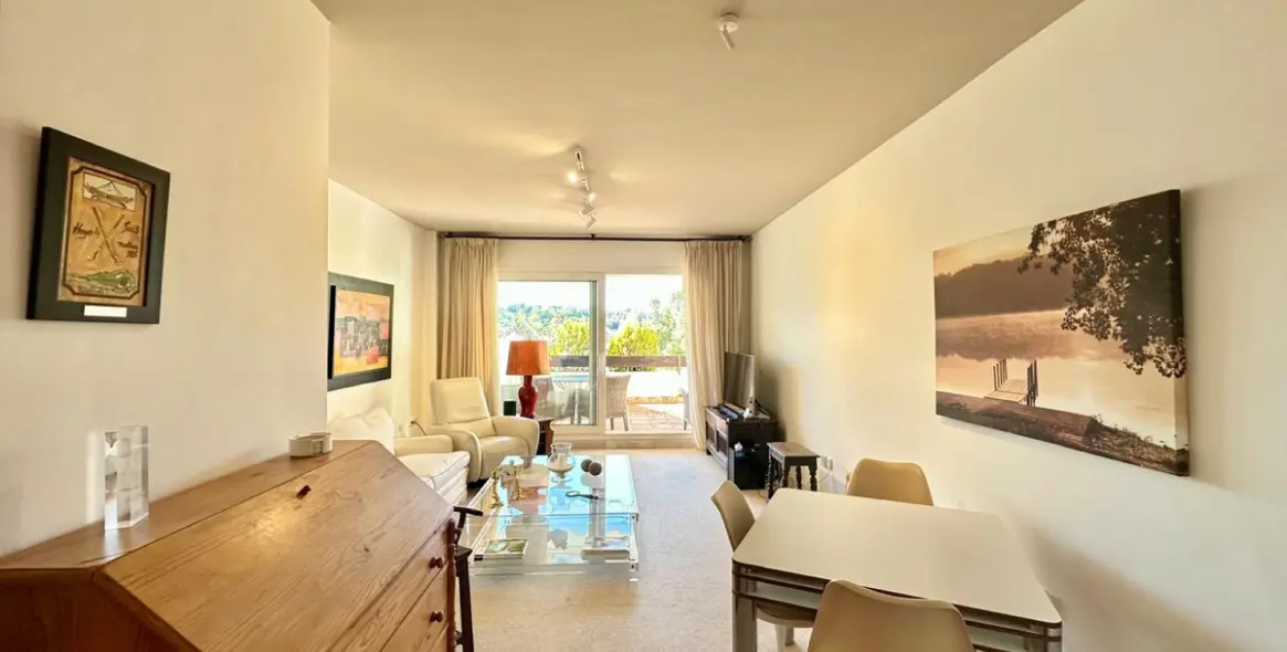 Venta de apartamento en planta media en Nueva Andalucía 6