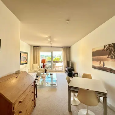 Sale of middle floor apartment in Nueva Andalucía