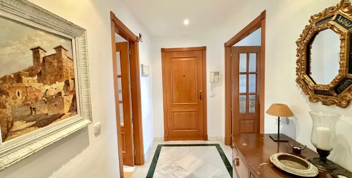 Venta de apartamento en planta media en Nueva Andalucía 10