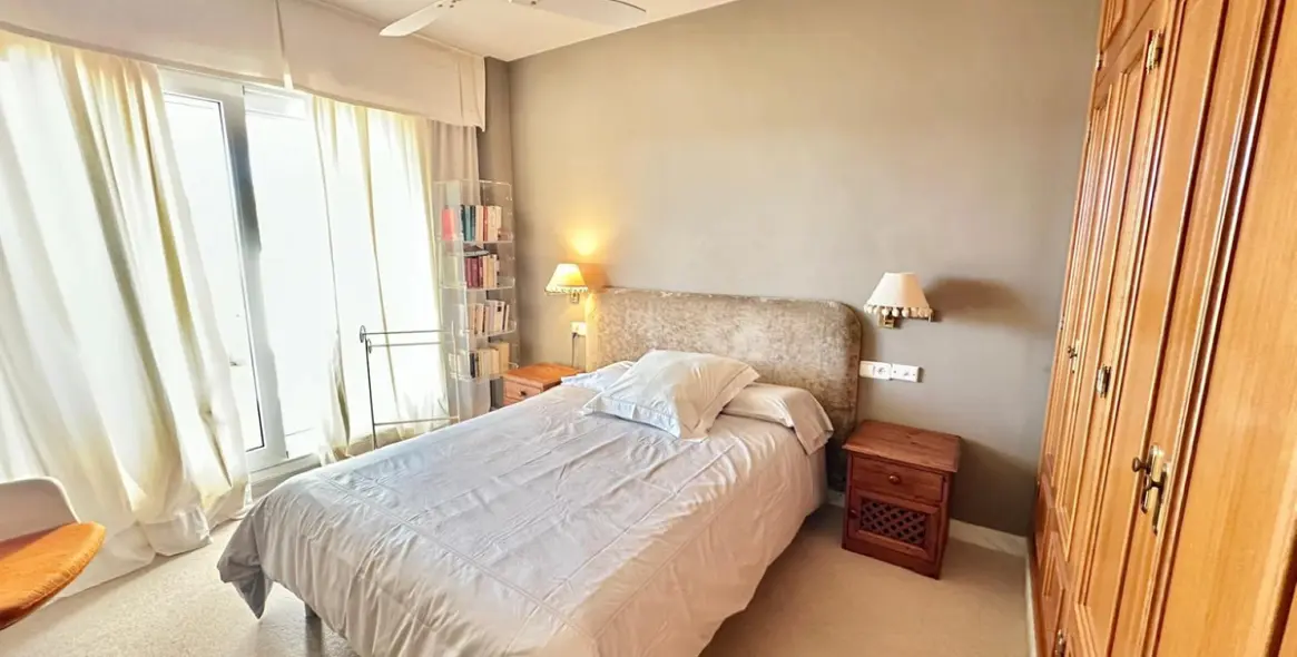 Venta de apartamento en planta media en Nueva Andalucía 11