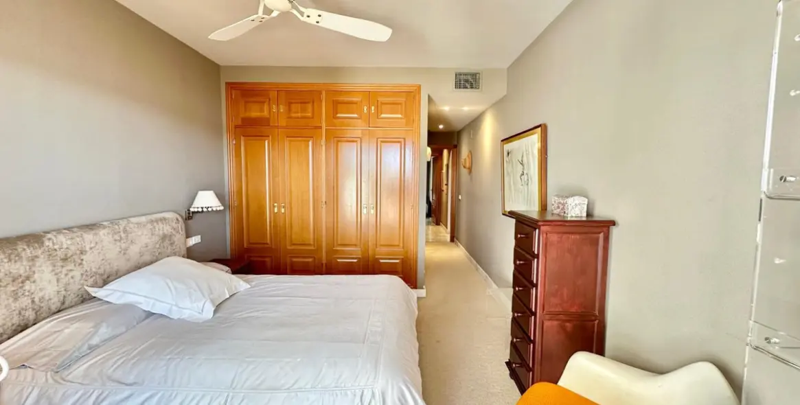 Venta de apartamento en planta media en Nueva Andalucía 12