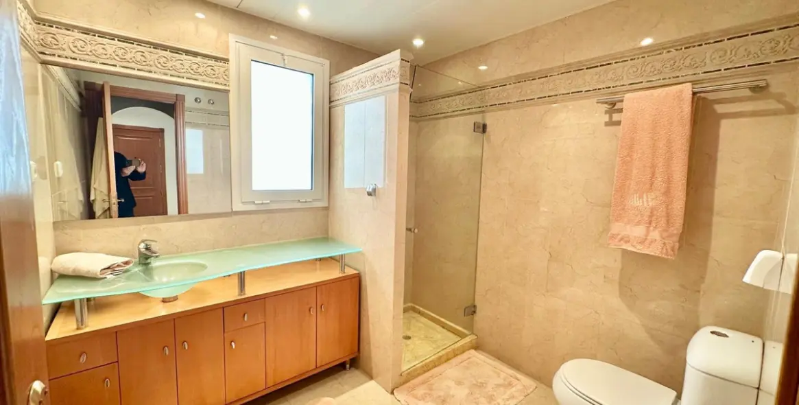 Venta de apartamento en planta media en Nueva Andalucía 13