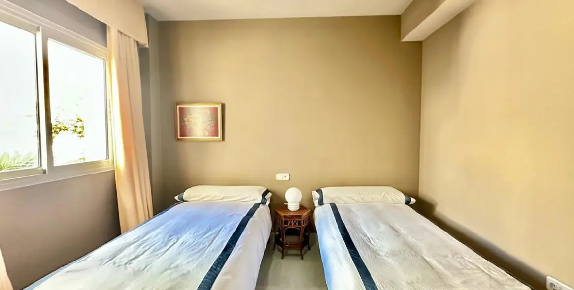 Venta de apartamento en planta media en Nueva Andalucía 16