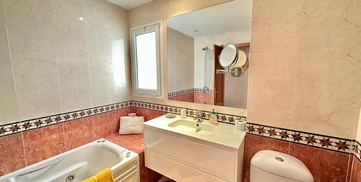 Venta de apartamento en planta media en Nueva Andalucía 17