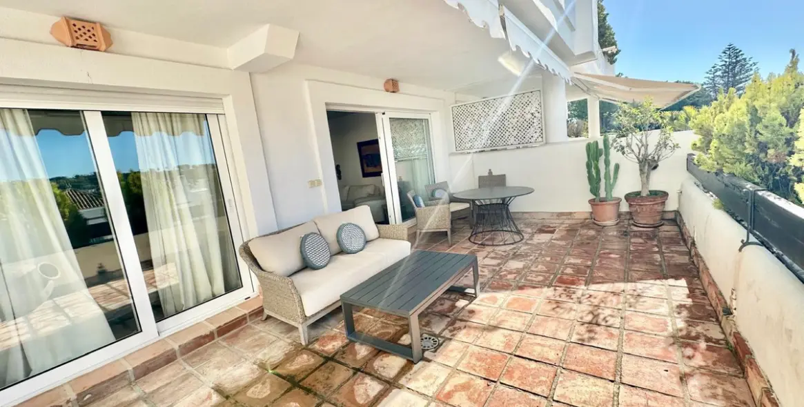 Venta de apartamento en planta media en Nueva Andalucía 21