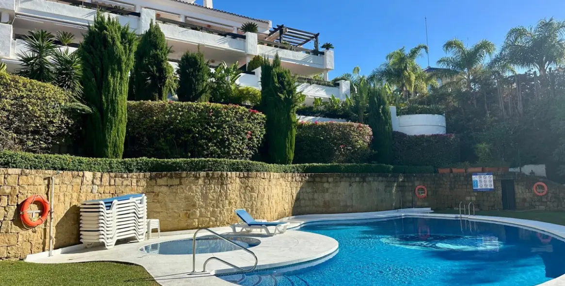 Venta de apartamento en planta media en Nueva Andalucía 23