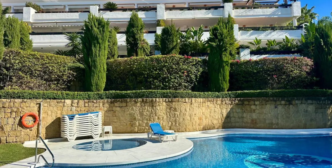 Venta de apartamento en planta media en Nueva Andalucía 24