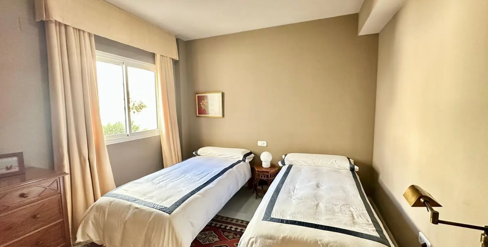 Sale of middle floor apartment in Nueva Andalucía 15
