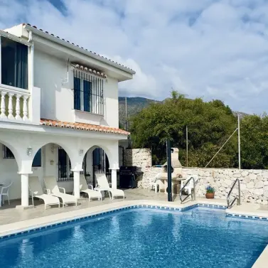 Продажа  отдельно стоящей виллы в Mijas