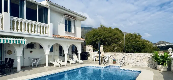 Продажа  отдельно стоящей виллы в Mijas 0