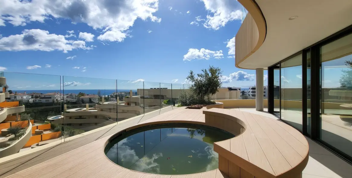 Sale of penthouse in Higueron 5