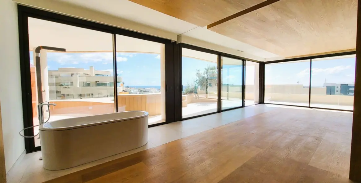 Sale of penthouse in Higueron 17