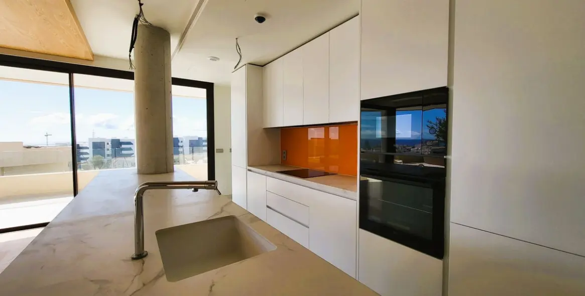 Sale of penthouse in Higueron 19