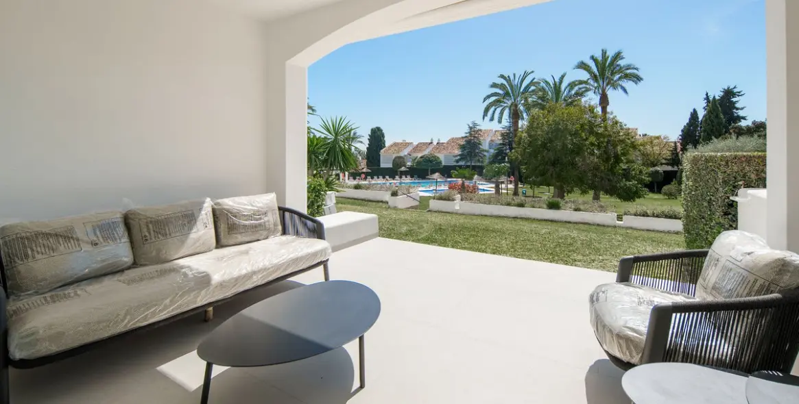 Продажа апартаментов на первом этаже в Nueva Andalucía 2