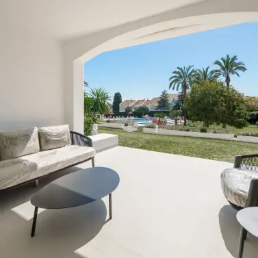Venta de apartamento en planta baja en Nueva Andalucía