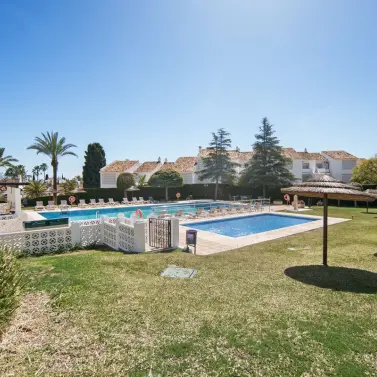 Venta de apartamento en planta baja en Nueva Andalucía