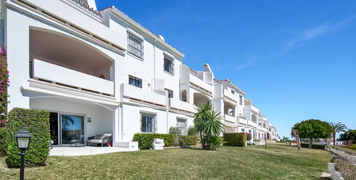 Продажа апартаментов на первом этаже в Nueva Andalucía 1