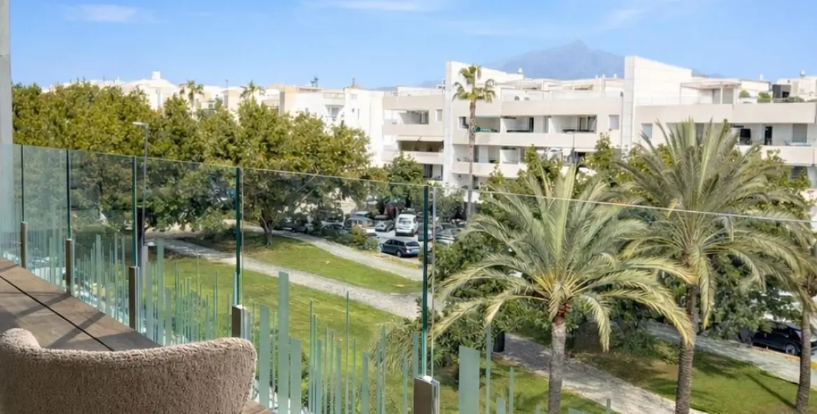 Sale of middle floor apartment in San Pedro de Alcántara 27