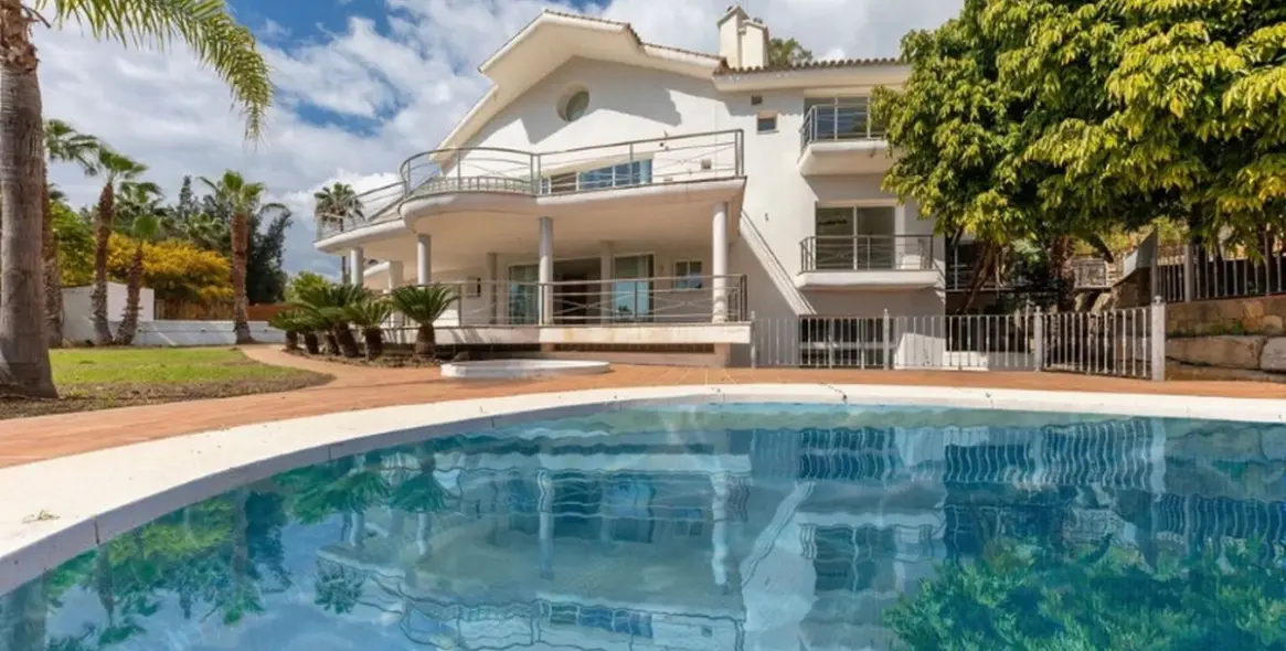 Продажа  отдельно стоящей виллы в Los Almendros 2