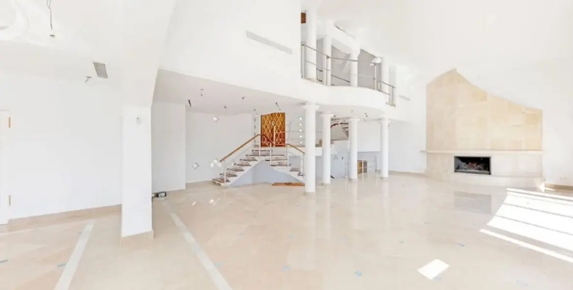 Продажа  отдельно стоящей виллы в Los Almendros 3