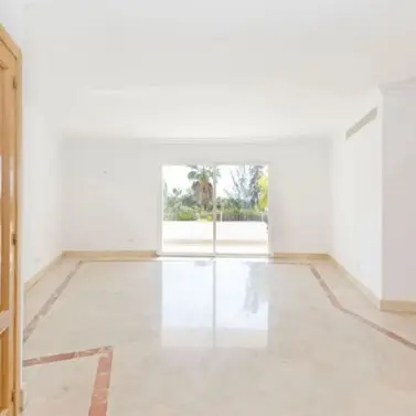 Продажа  отдельно стоящей виллы в Los Almendros