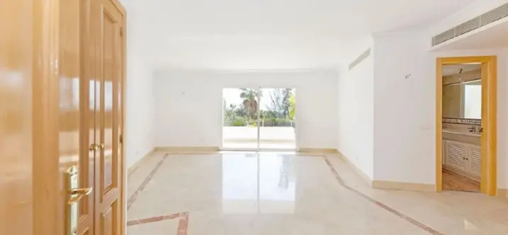 Продажа  отдельно стоящей виллы в Los Almendros 4