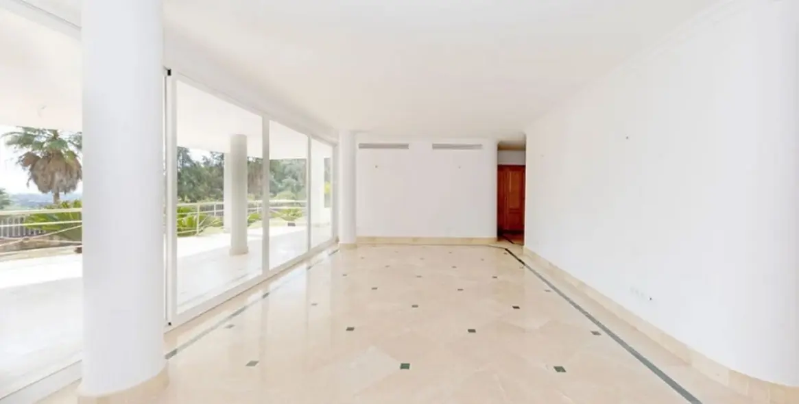 Продажа  отдельно стоящей виллы в Los Almendros 6