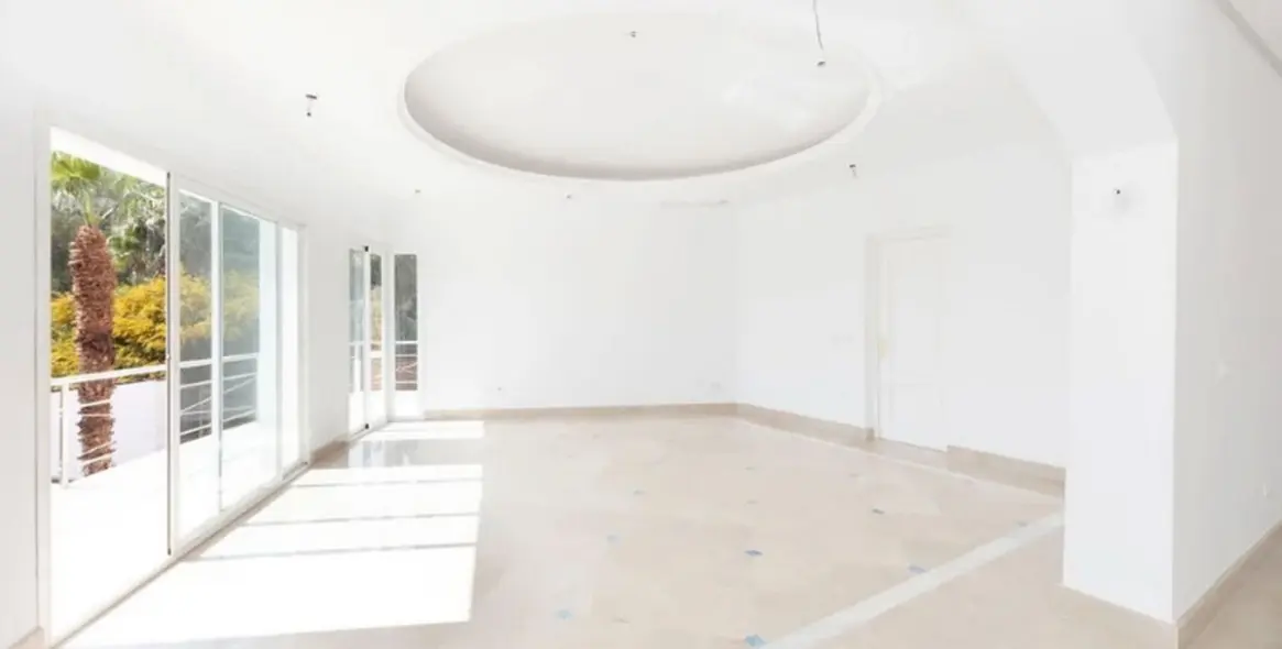 Продажа  отдельно стоящей виллы в Los Almendros 9