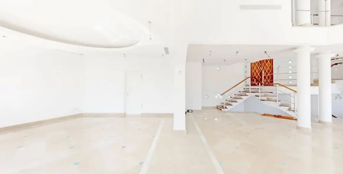 Продажа  отдельно стоящей виллы в Los Almendros 10