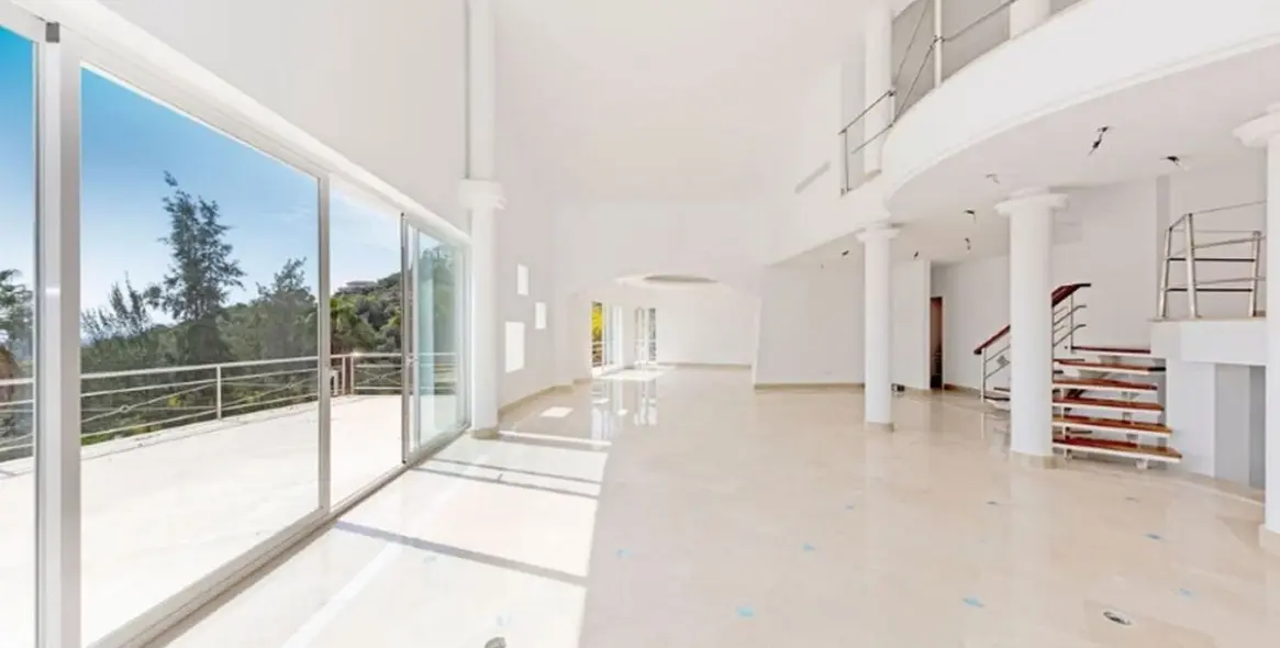 Продажа  отдельно стоящей виллы в Los Almendros 11