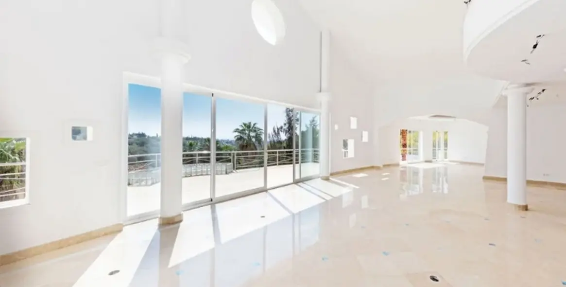 Продажа  отдельно стоящей виллы в Los Almendros 12