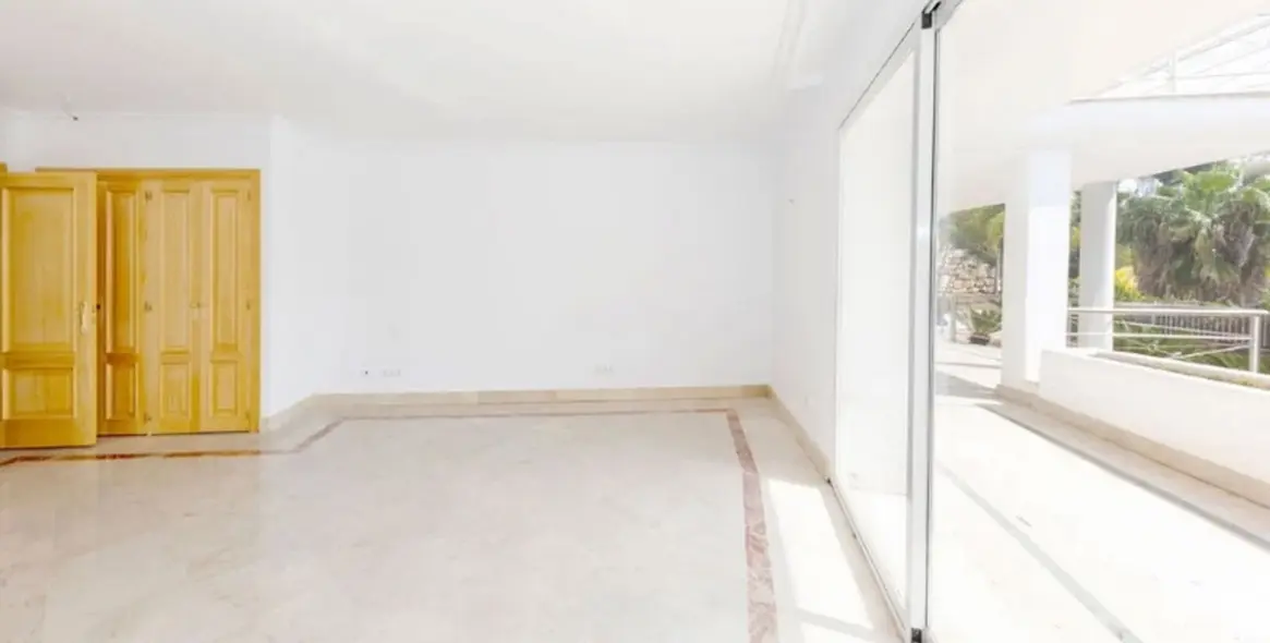 Продажа  отдельно стоящей виллы в Los Almendros 17