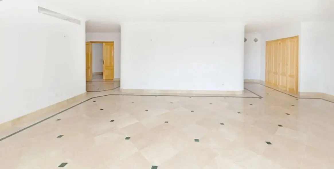 Продажа  отдельно стоящей виллы в Los Almendros 20