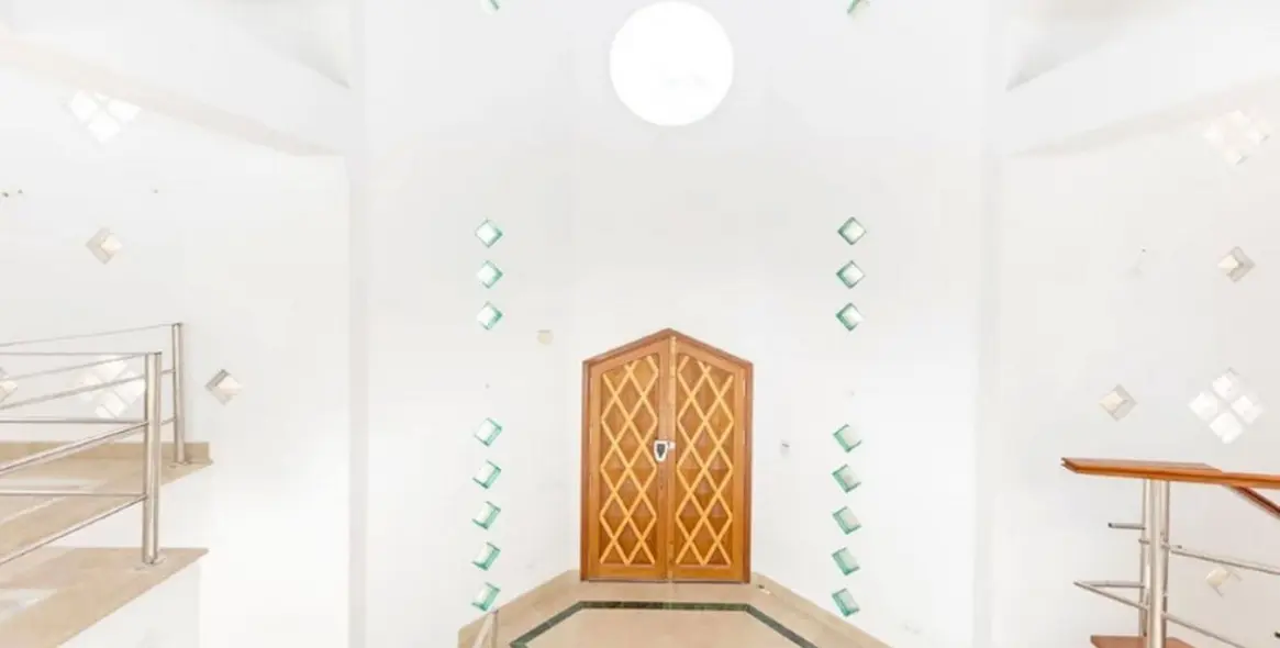 Venta de villa independiente en Los Almendros 25