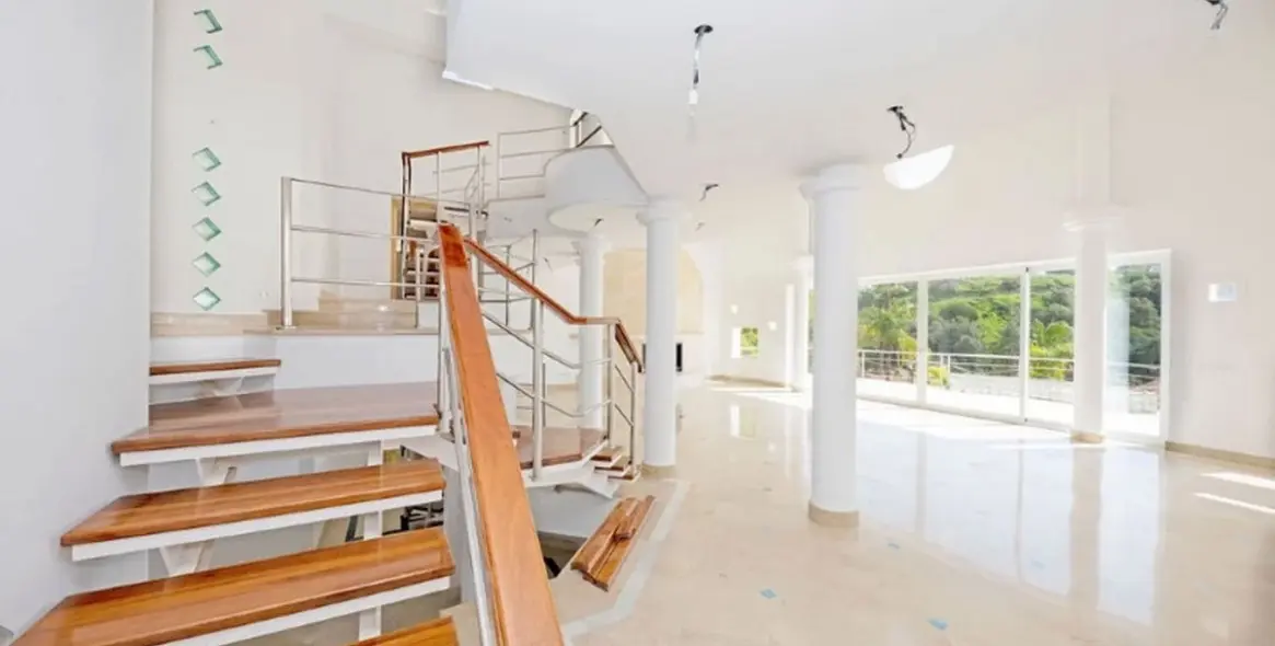 Venta de villa independiente en Los Almendros 31