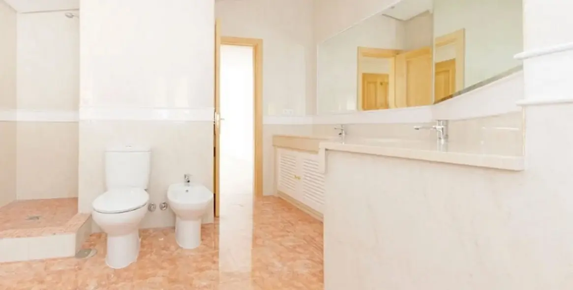 Venta de villa independiente en Los Almendros 49